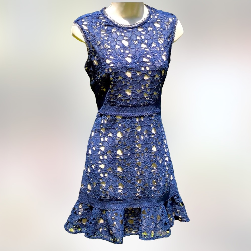 Sz M Nave Lace 33” Long Dress